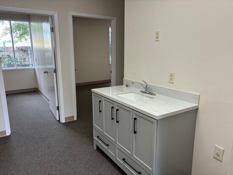 More Photos Of 113 S Macdill Ave, Tampa Office For Sale