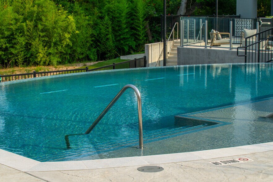 More Photos Of 2209 S First St, Austin Apartments For Sale