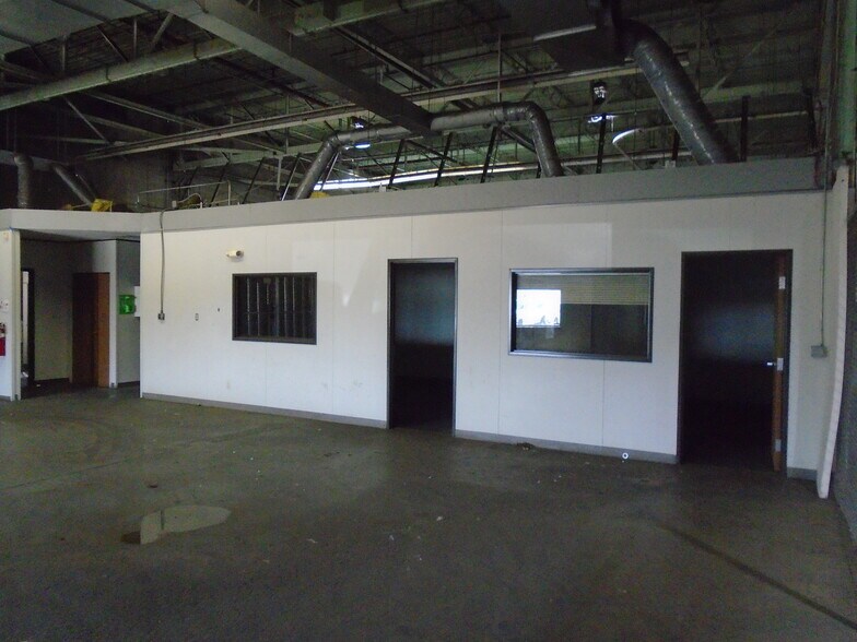 More Photos Of 32500 Van Born Rd, Wayne Manufacturing For Lease