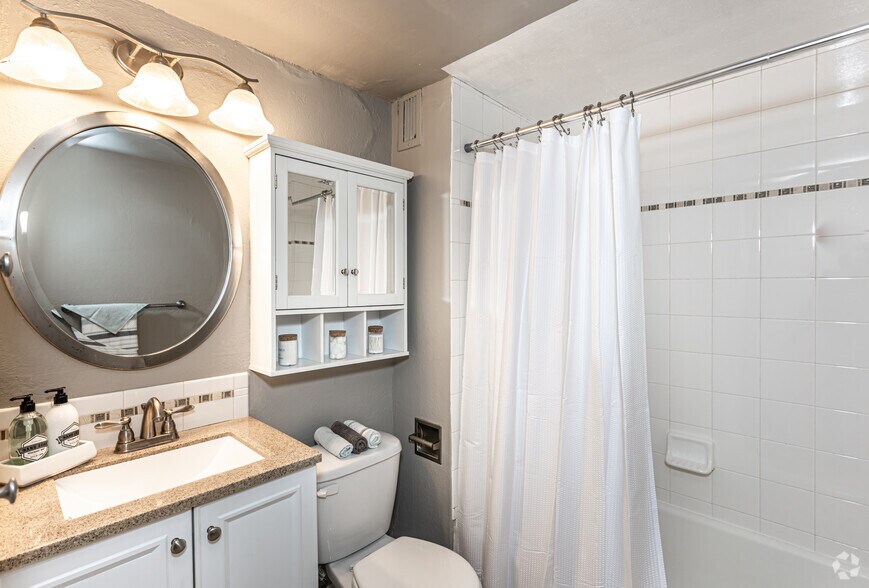 More Photos Of 4339 Roanoke Pkwy, Kansas City Apartments For Sale