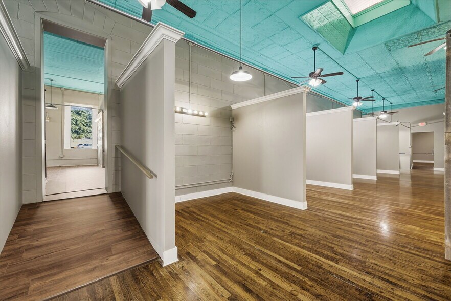 More Photos Of 318 N Chadbourne St, San Angelo Storefront For Sale