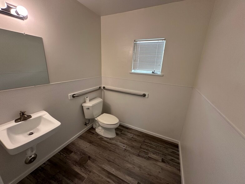 More Photos Of 2731 H St, Bakersfield Medical For Lease