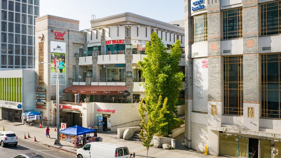 More Photos Of 621 S Western Ave, Los Angeles General Retail For Sale