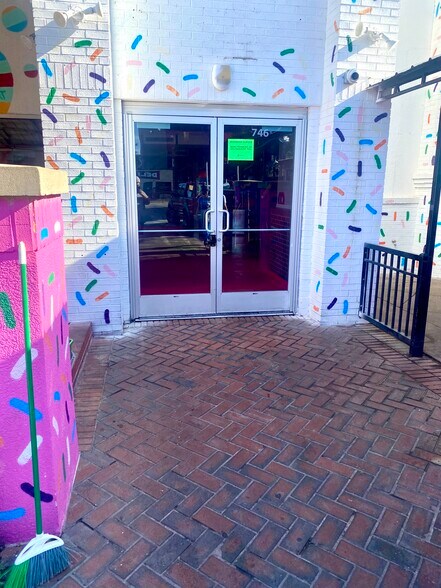 More Photos Of 746 Asp Ave, Norman General Retail For Lease