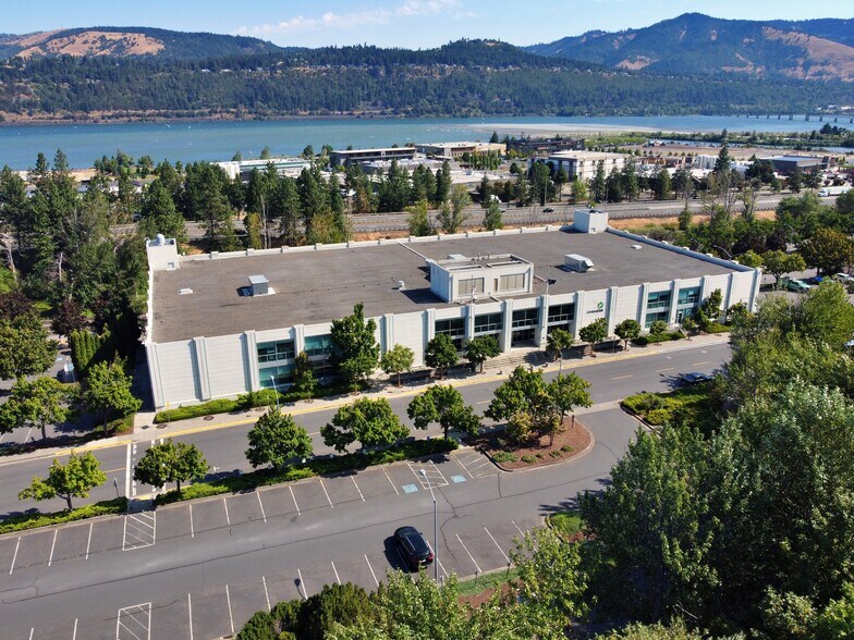 More Photos Of 902 Wasco St, Hood River Light Manufacturing For Lease