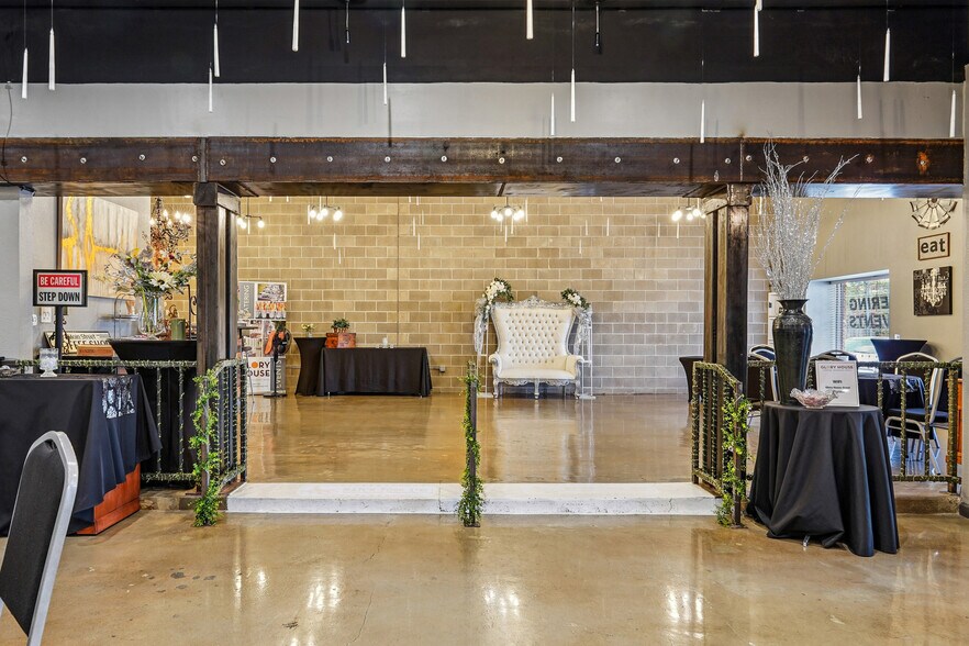 More Photos Of 109-111 S Main St, Irving Restaurant For Sale