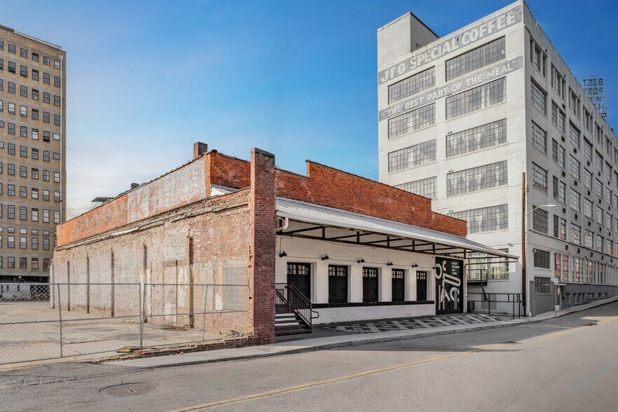 More Photos Of 111 State St, Knoxville Distribution For Lease