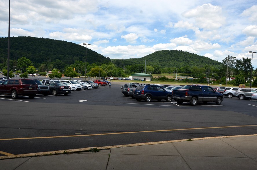 More Photos Of 136-328 Ennis Ln, Towanda Freestanding For Lease