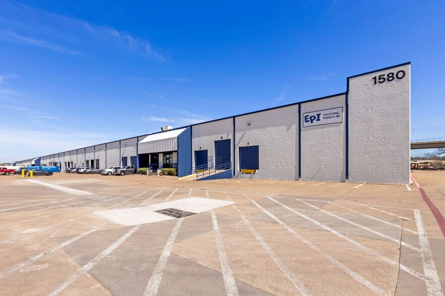 More Photos Of 1300 N Interstate 35E, Carrollton Unknown For Lease