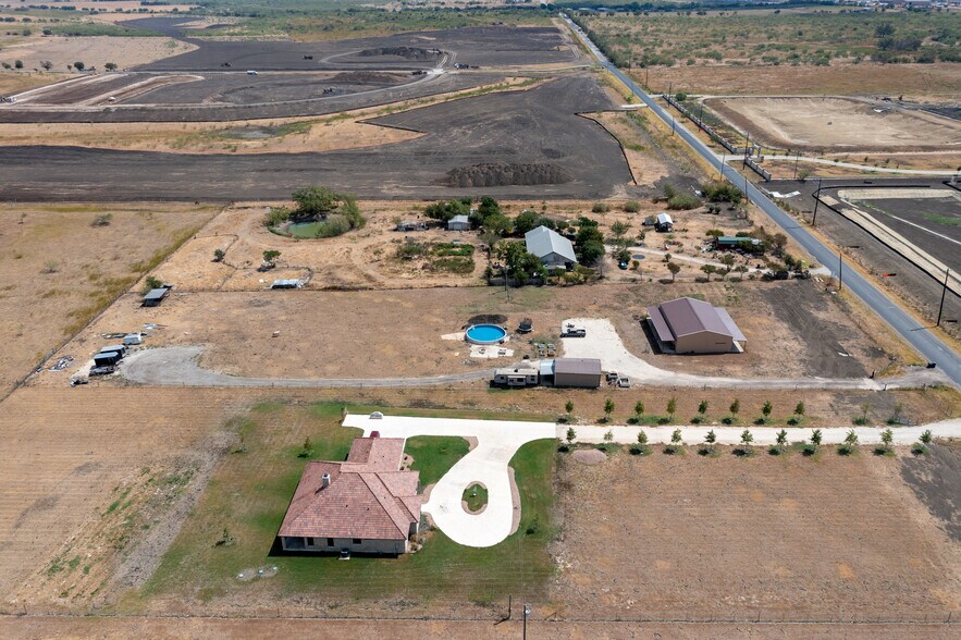 More Photos Of 1316 County Road 305, Jarrell Land For Lease