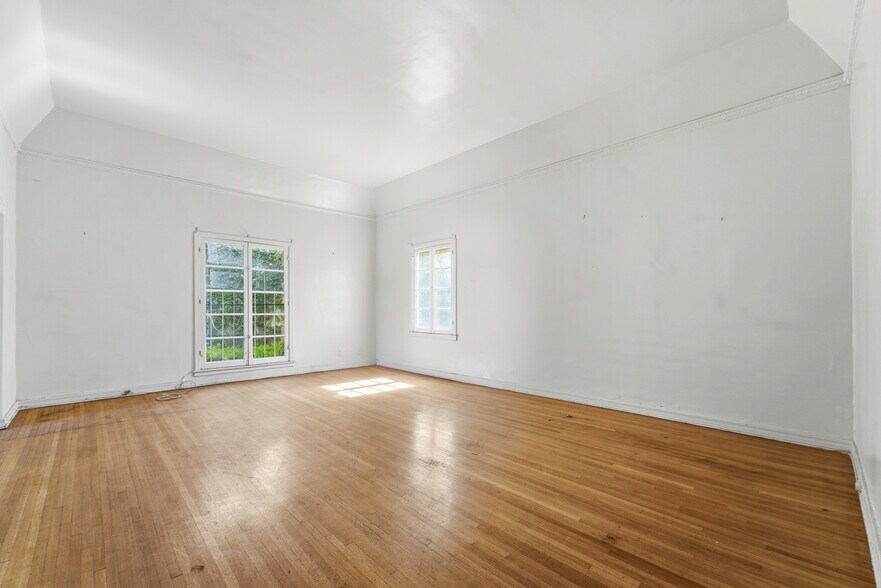 More Photos Of 1245 S Crescent Heights Blvd, Los Angeles Multifamily For Sale