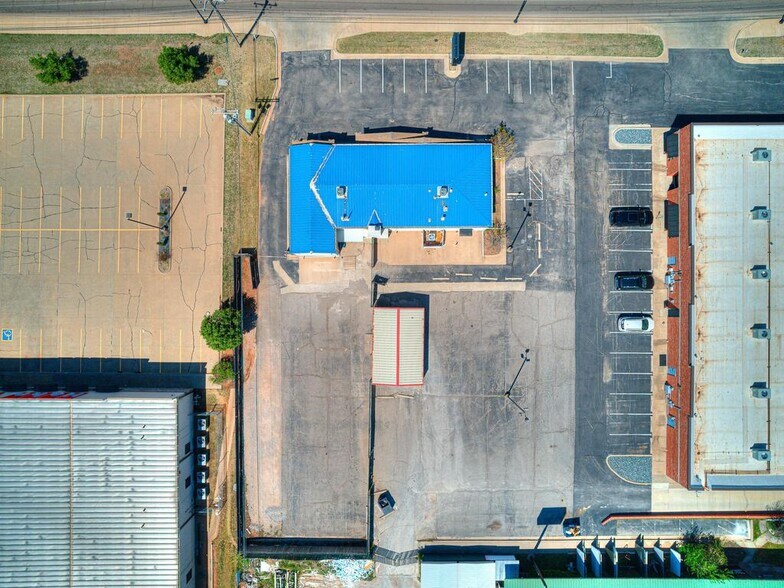 More Photos Of 350 NE 150th St, Edmond General Retail For Sale