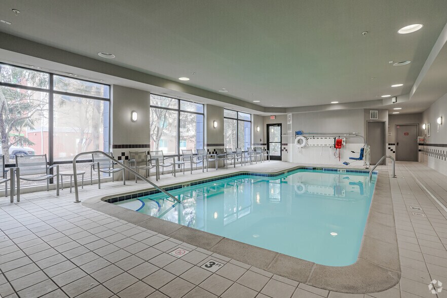More Photos Of 450 Center Dr, Grand Rapids Hotel For Sale