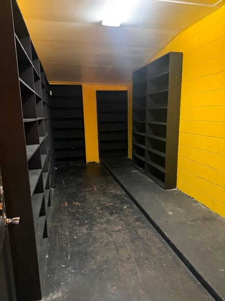 More Photos Of 6841 Crenshaw Blvd, Los Angeles Veterinarian Kennel For Lease