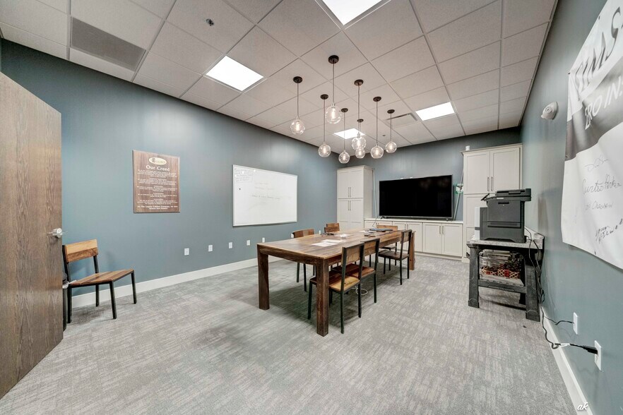 More Photos Of 17684 Cordova Pl, Panama City Beach Distribution For Lease