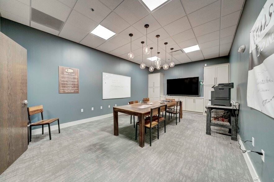 More Photos Of 17684 Cordova Pl, Panama City Beach Distribution For Lease