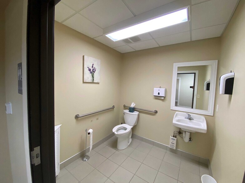 More Photos Of 117 N Mitchell St, Cadillac Medical For Sale