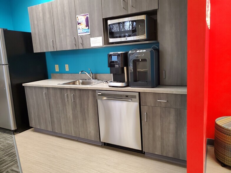 More Photos Of 4100 Mendenhall Oaks Pky, High Point Office For Lease