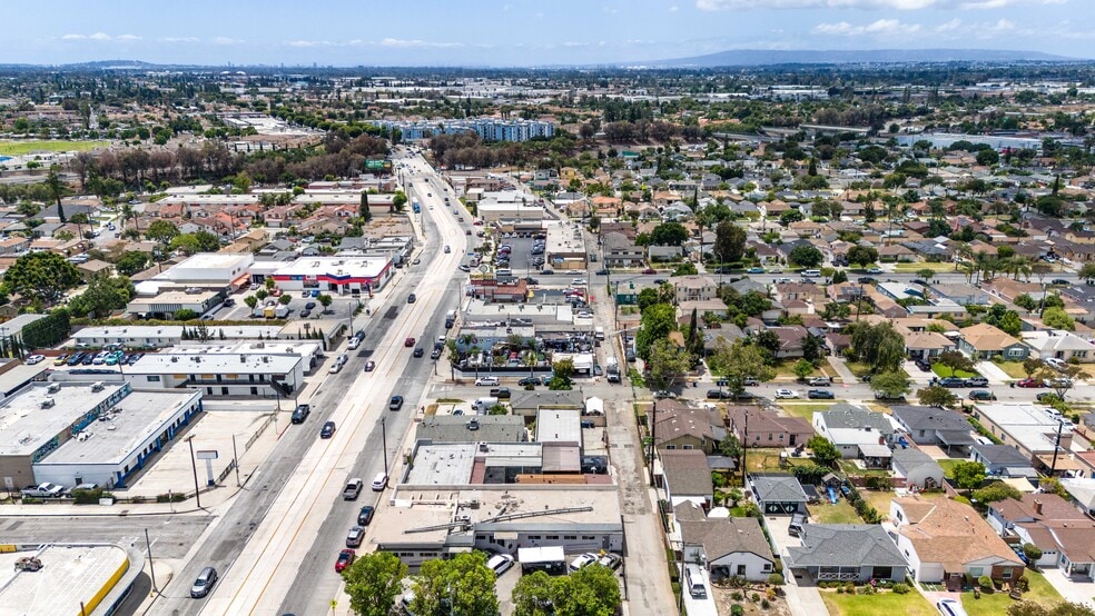 More Photos Of 13175 Paramount Blvd, South Gate Office For Sale