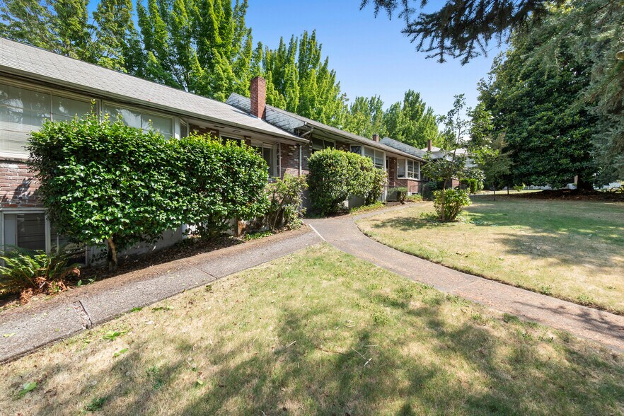More Photos Of 50 Northshore Rd, Lake Oswego Apartments For Sale