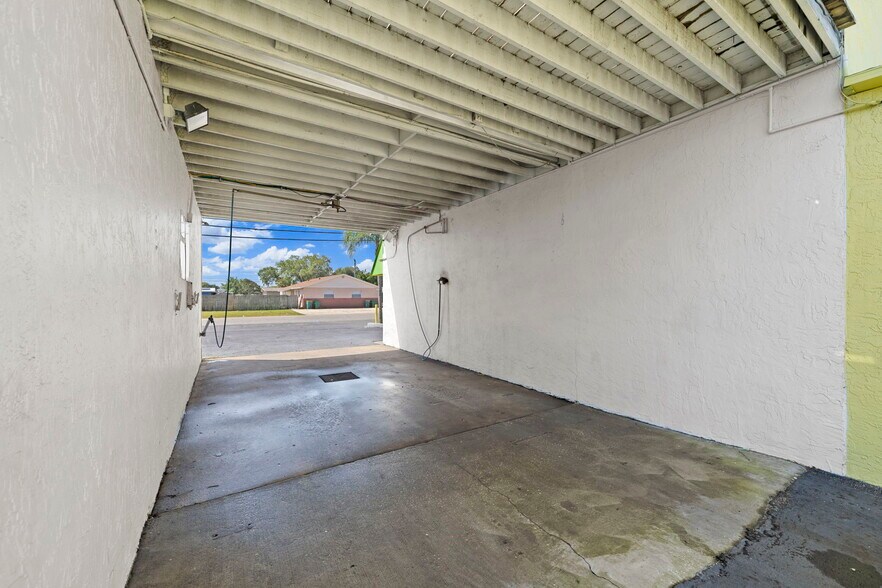 More Photos Of 100 Lucas Rd, Merritt Island Carwash For Sale