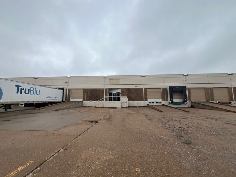More Photos Of 4220-4232 Charter Ave, Oklahoma City Warehouse For Lease