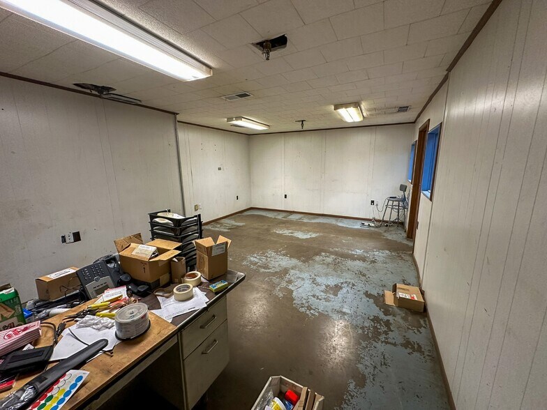 More Photos Of 101 Anvil St, Jacksonville Warehouse For Sale