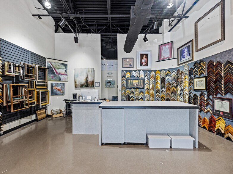 More Photos Of 1829 Hendersonville Rd, Asheville Unknown For Lease