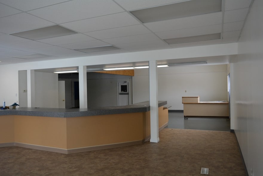 More Photos Of 10123 95th Ave, Fort St John Warehouse For Lease