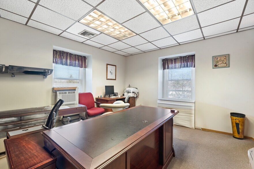 More Photos Of 9 Leonardville Rd, Middletown Medical For Lease