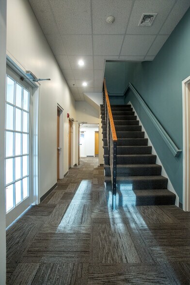 More Photos Of 11 Sylvan St, Danvers Office For Lease