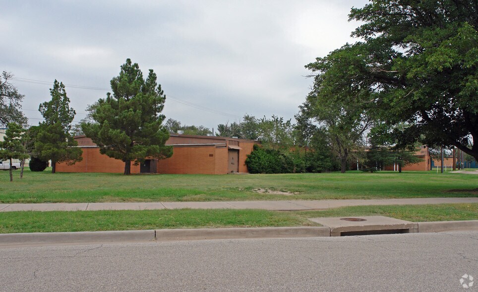 More Photos Of 9710 10th Dr, Lubbock Office For Lease