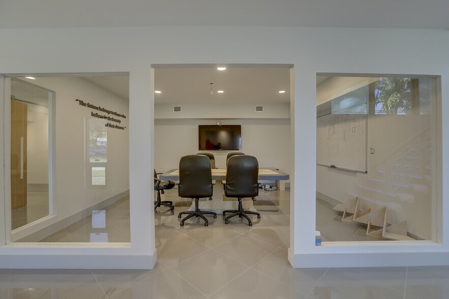 More Photos Of 2115-2145 SW 2nd Ave, Fort Lauderdale Showroom For Sale