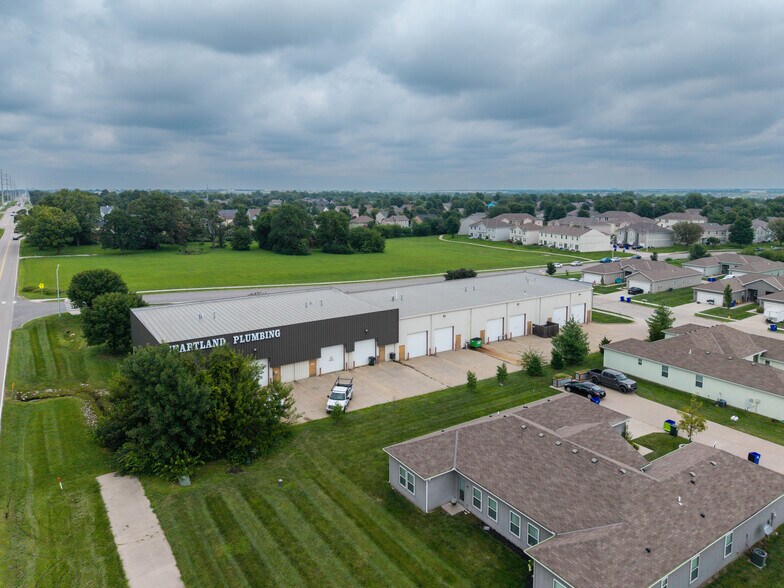 More Photos Of 800 Creekside Dr, Gardner Showroom For Sale