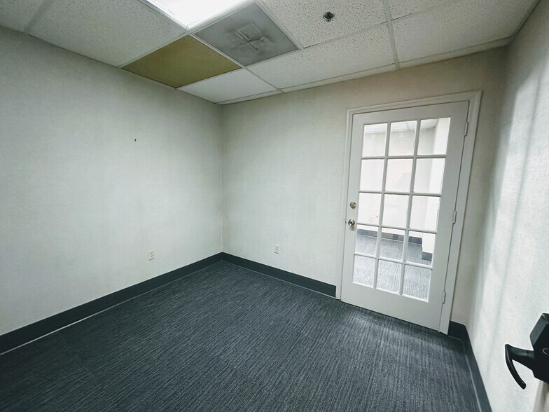 More Photos Of 1110 Brickell Ave, Miami Office For Lease