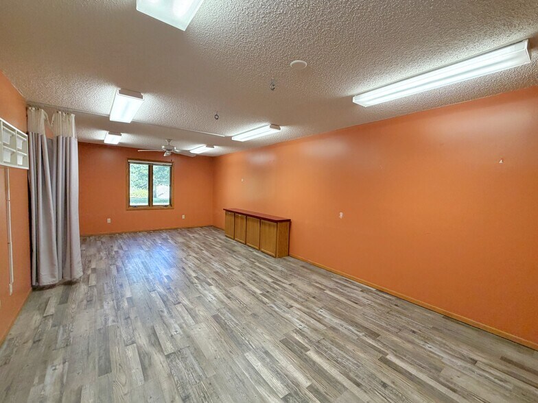 More Photos Of 14387 Edgewood Dr, Baxter Office For Lease