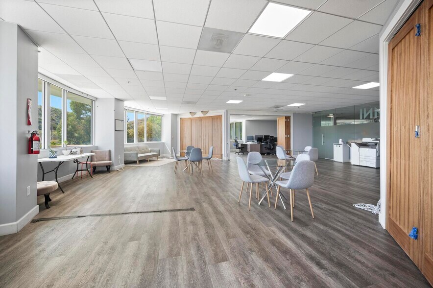 More Photos Of 28212 Kelly Johnson Pkwy, Valencia Medical For Lease