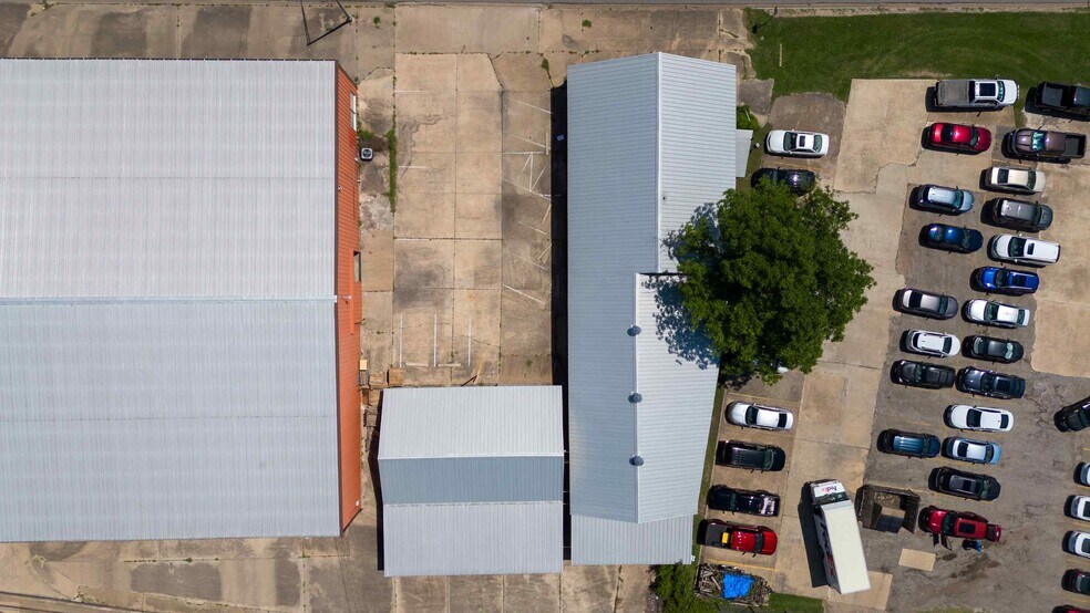 More Photos Of 1502 S Texas Ave, Bryan Light Distribution For Lease