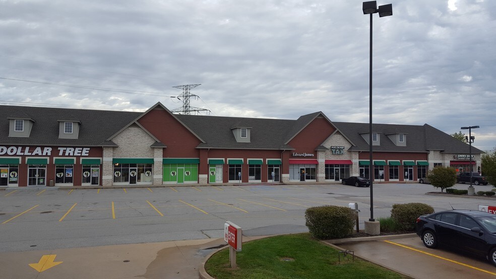 More Photos Of 3754-3780 Elm St, Saint Charles General Retail For Lease