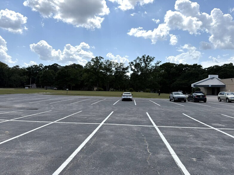 More Photos Of 1924 Dauphin Island Pky, Mobile General Retail For Sale