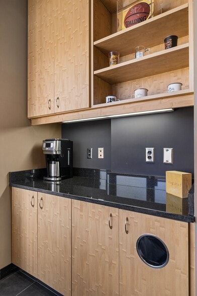 More Photos Of 8765 E Bell Rd, Scottsdale Loft Creative Space For Sale