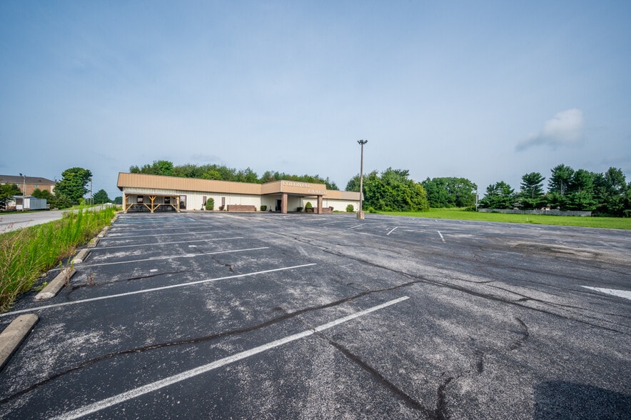 More Photos Of 1849 Gardner Ln NW, Corydon Sports And Entertainment For Sale