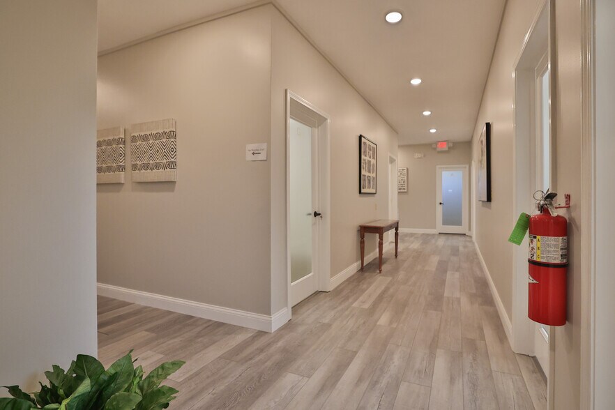 More Photos Of 340 S Fillmore St, Edwardsville Office For Lease