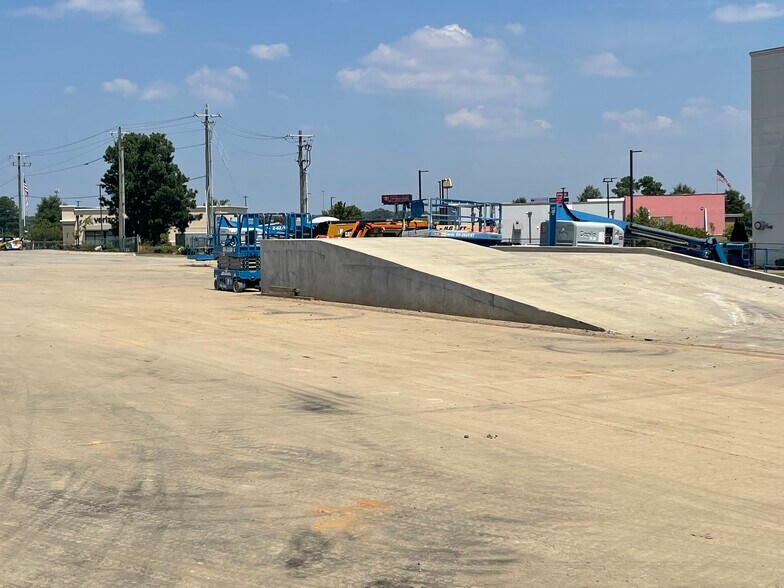 More Photos Of 20453 Interstate 30 S, Benton Flex For Lease