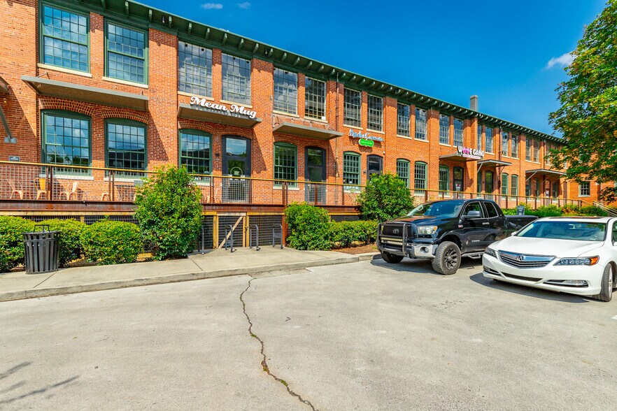 More Photos Of 205 Manufacturers Rd, Chattanooga General Retail For Lease