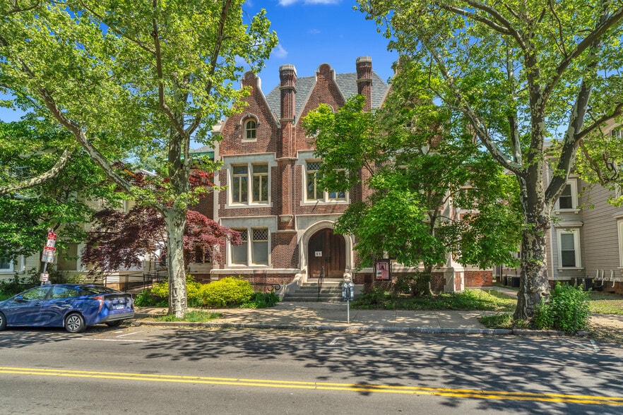 More Photos Of 51 Trumbull St, New Haven Office For Sale