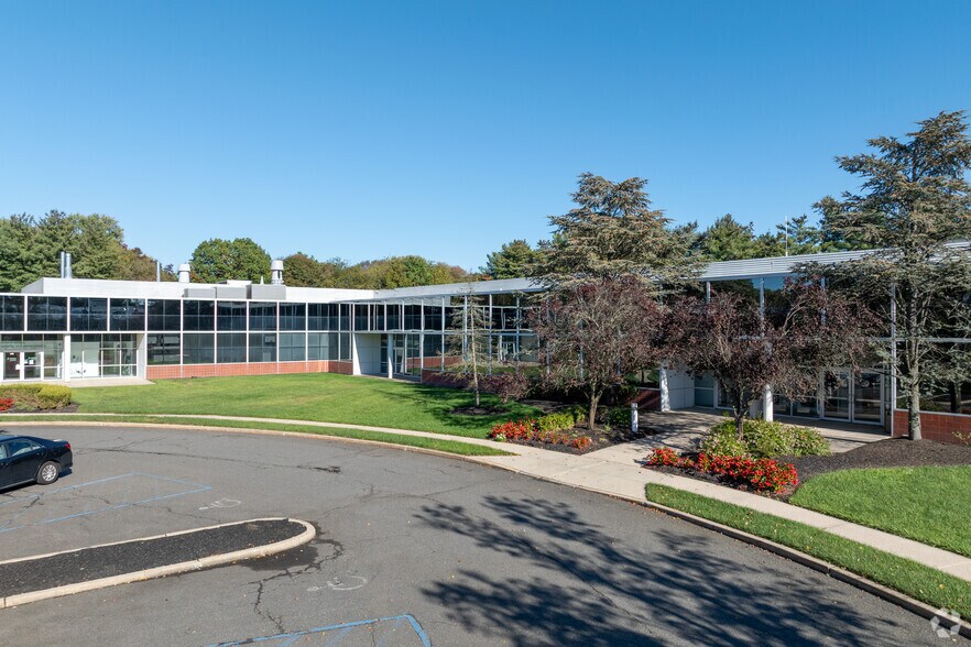 More Photos Of 104 Campus Dr, Princeton Research And Development For Lease