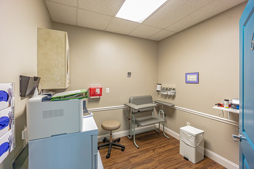 More Photos Of 6502 Gunn Hwy, Tampa Medical For Sale