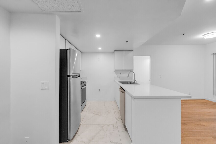 More Photos Of 939 Palm Ave, West Hollywood Apartments For Sale