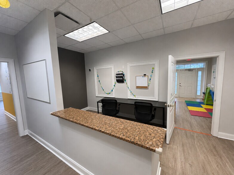 More Photos Of 1307-1309 Providence Rd, Brandon Office For Lease